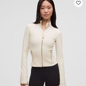 NWT! Lululemon define cropped Nulu jacket. Size 8